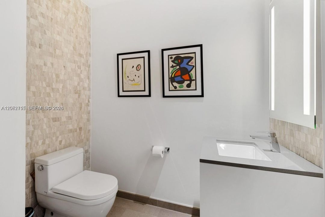 For Sale: $1,050,000 (2 beds, 2 baths, 1265 Square Feet)