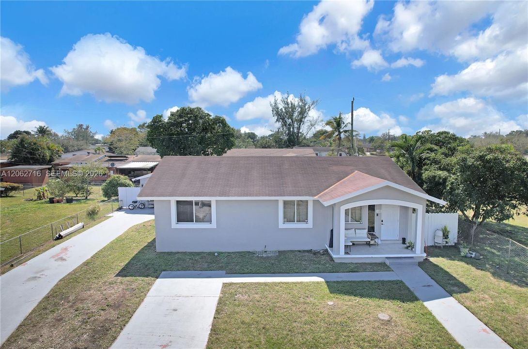 For Sale: $599,000 (3 beds, 2 baths, 1770 Square Feet)