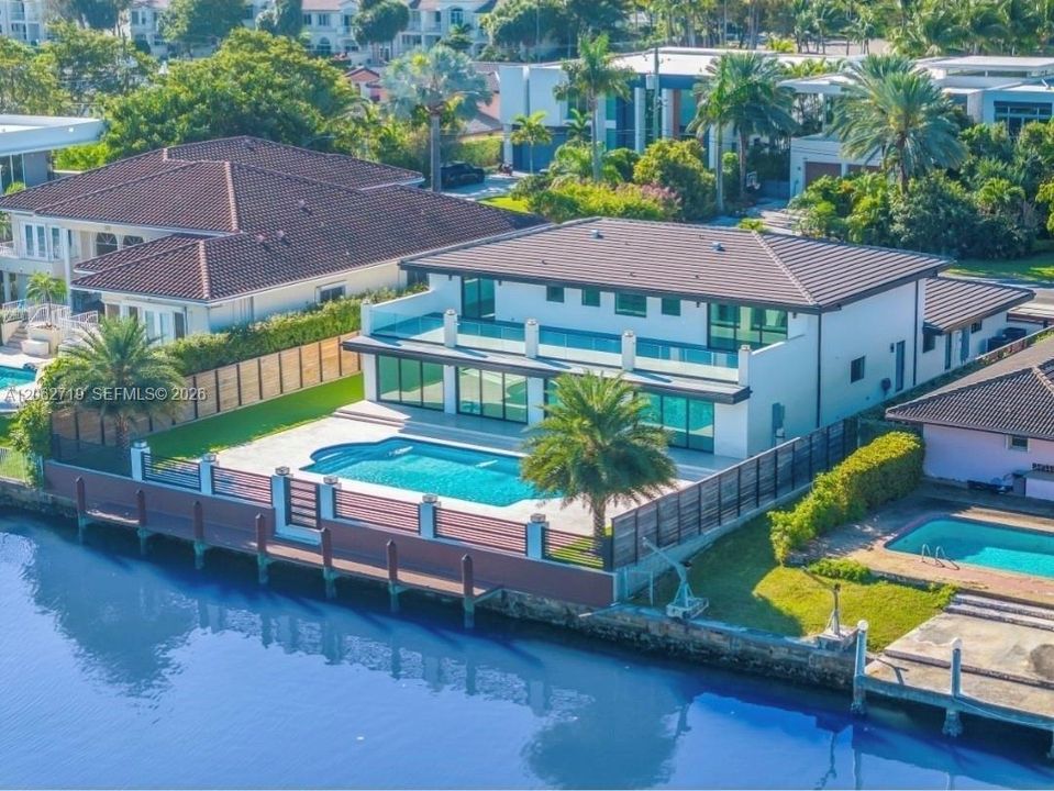 На продажу: $5,875,000 (5 спален, 4 ванн, 5220 Квадратных фут)