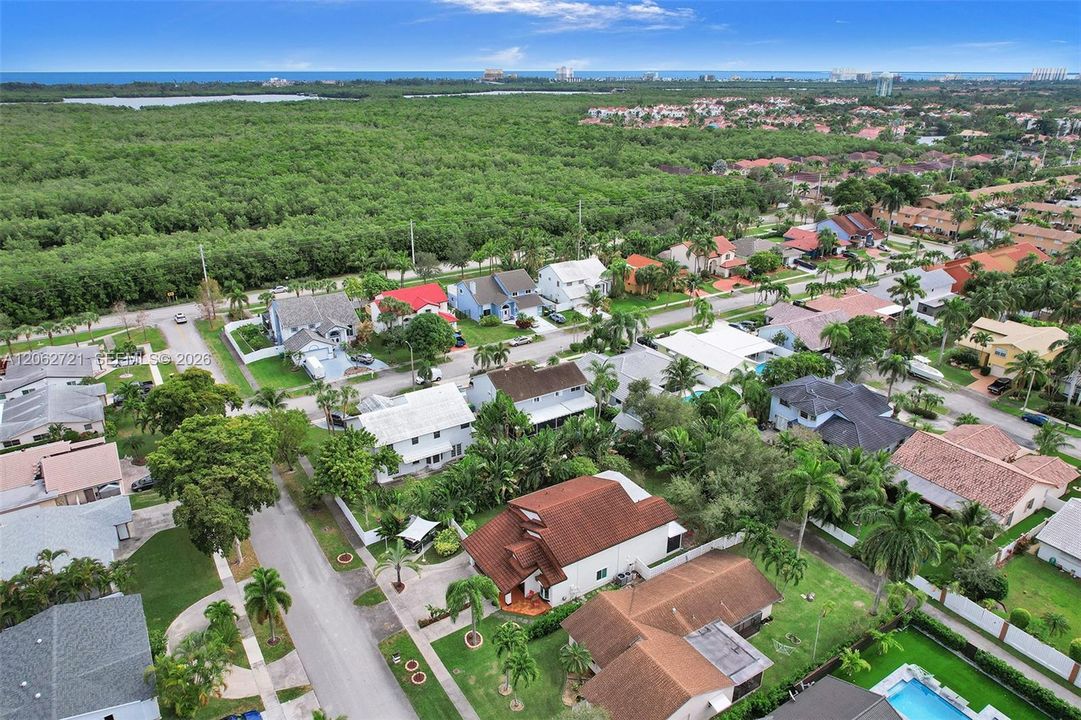 En Venta: $1,350,000 (5 camas, 3 baños, 2827 Pies cuadrados)