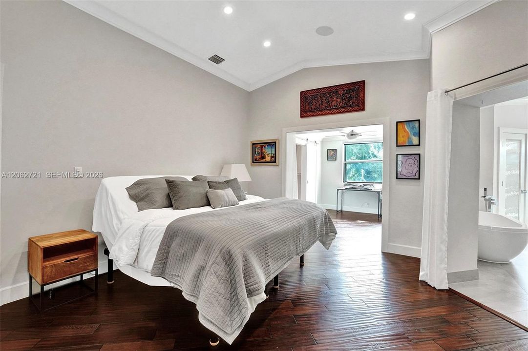 En Venta: $1,350,000 (5 camas, 3 baños, 2827 Pies cuadrados)