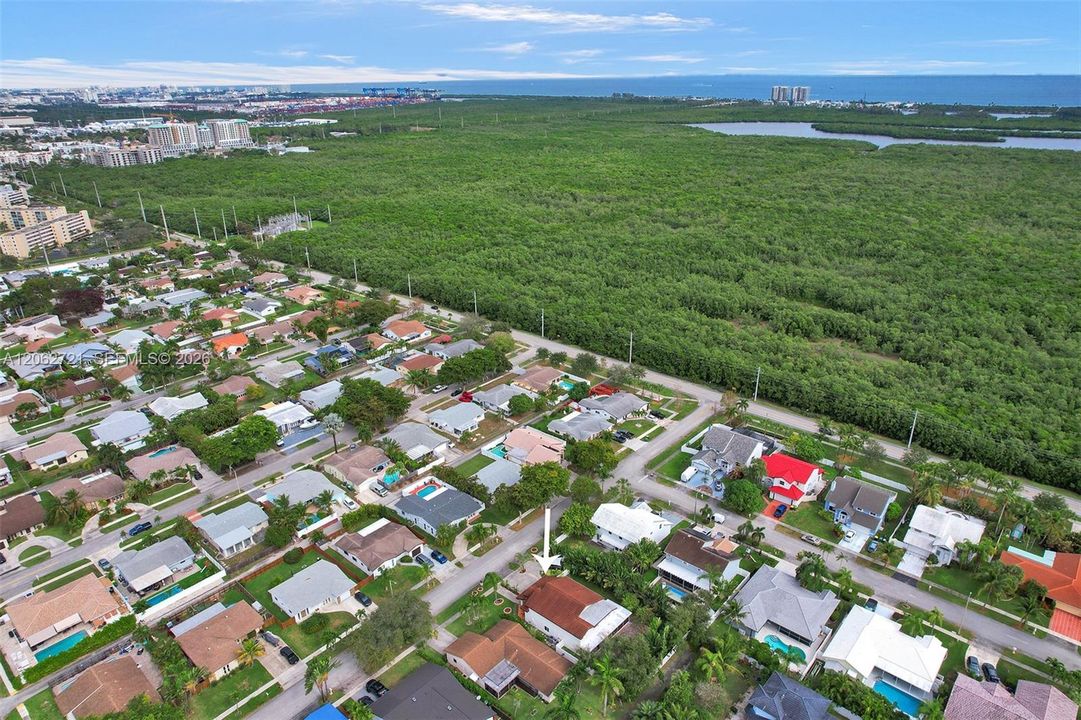 En Venta: $1,350,000 (5 camas, 3 baños, 2827 Pies cuadrados)