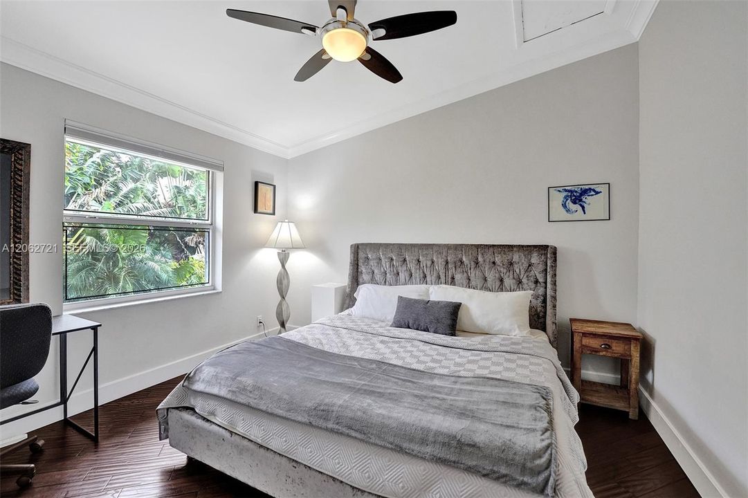 En Venta: $1,350,000 (5 camas, 3 baños, 2827 Pies cuadrados)