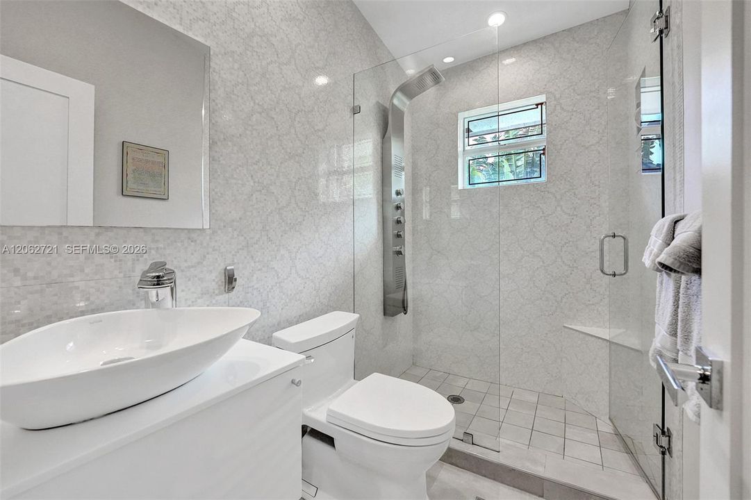 En Venta: $1,350,000 (5 camas, 3 baños, 2827 Pies cuadrados)
