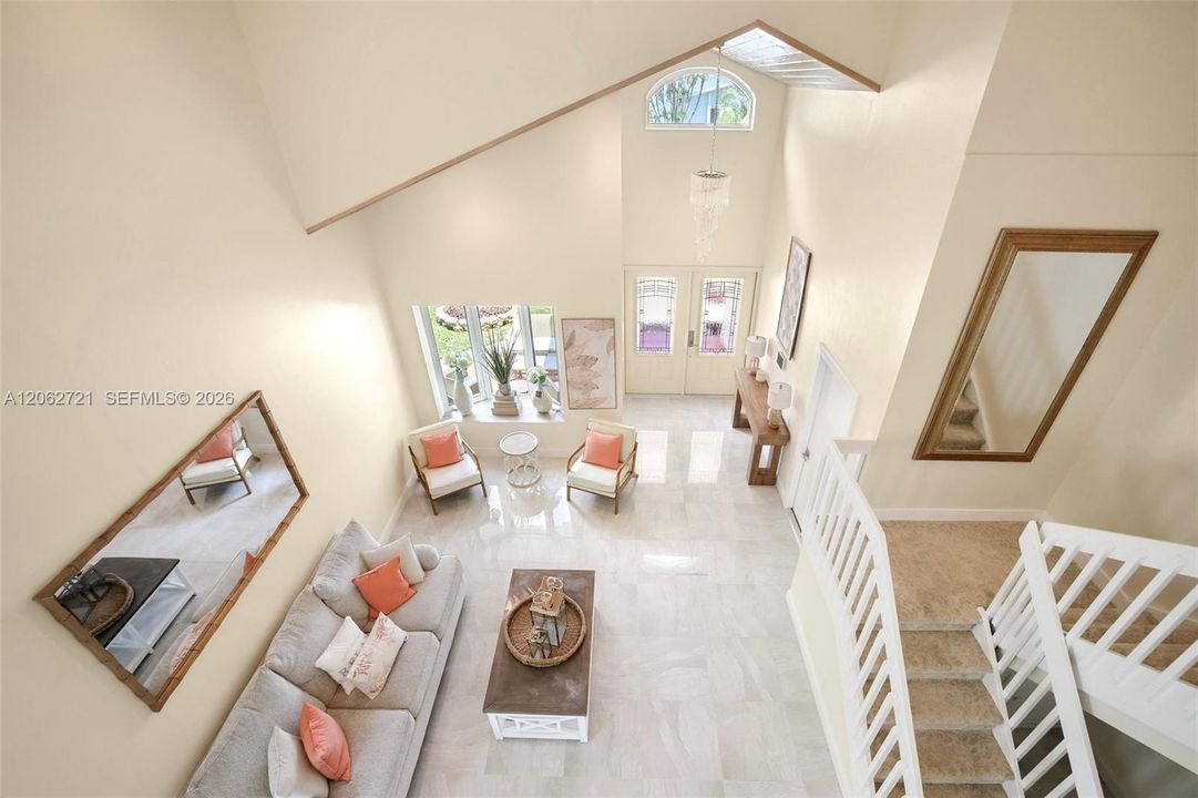 En Venta: $1,350,000 (5 camas, 3 baños, 2827 Pies cuadrados)
