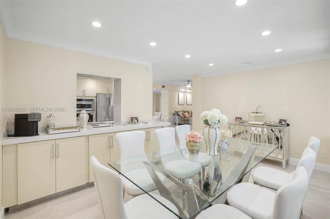 En Venta: $1,350,000 (5 camas, 3 baños, 2827 Pies cuadrados)