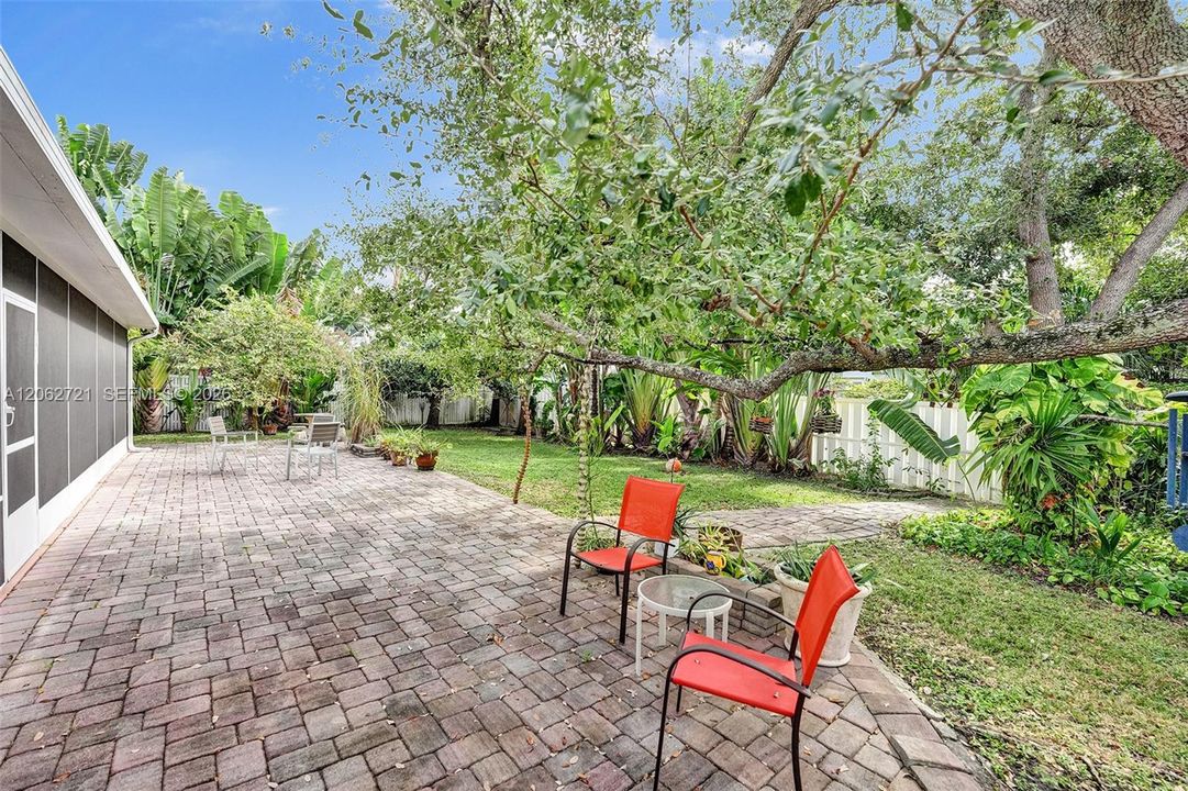 En Venta: $1,350,000 (5 camas, 3 baños, 2827 Pies cuadrados)