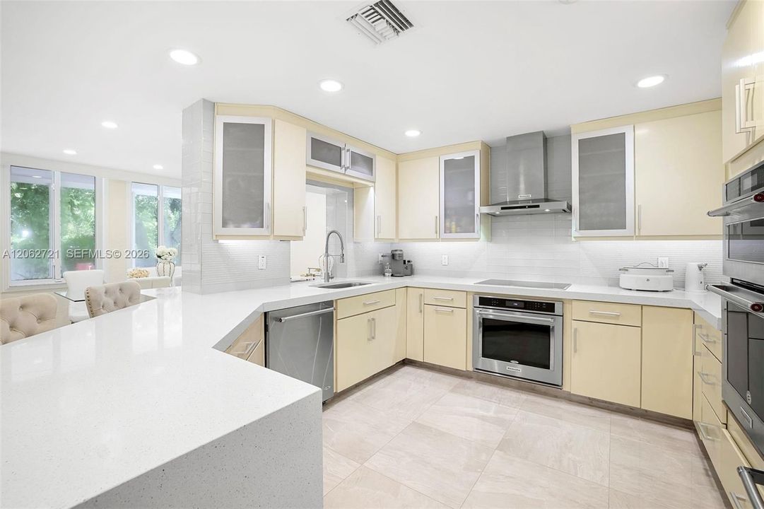 En Venta: $1,350,000 (5 camas, 3 baños, 2827 Pies cuadrados)