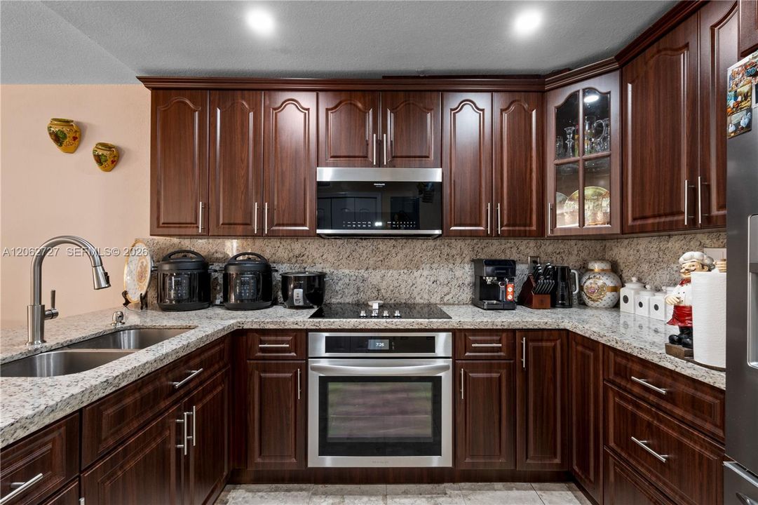 На продажу: $365,000 (3 спален, 2 ванн, 1850 Квадратных фут)