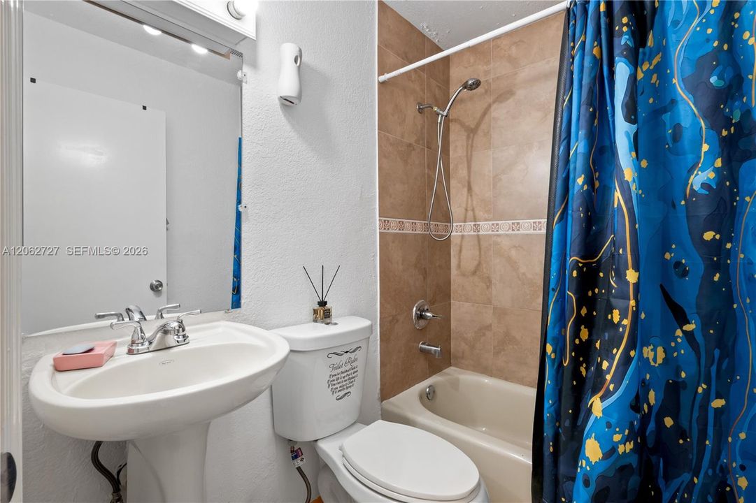 На продажу: $365,000 (3 спален, 2 ванн, 1850 Квадратных фут)