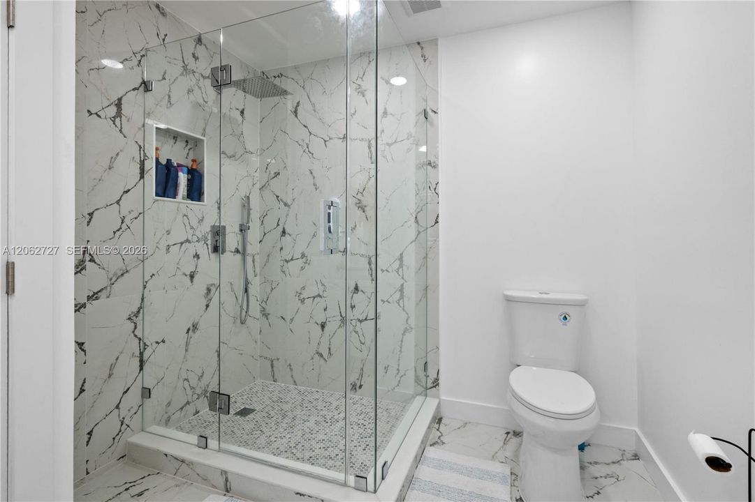На продажу: $365,000 (3 спален, 2 ванн, 1850 Квадратных фут)