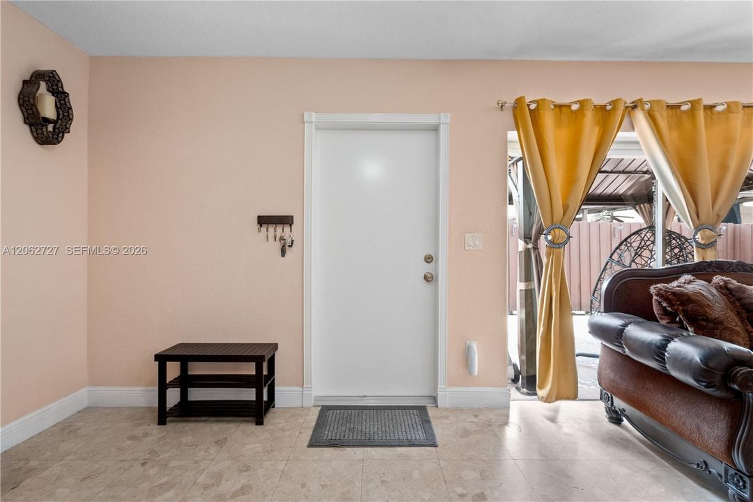 На продажу: $365,000 (3 спален, 2 ванн, 1850 Квадратных фут)