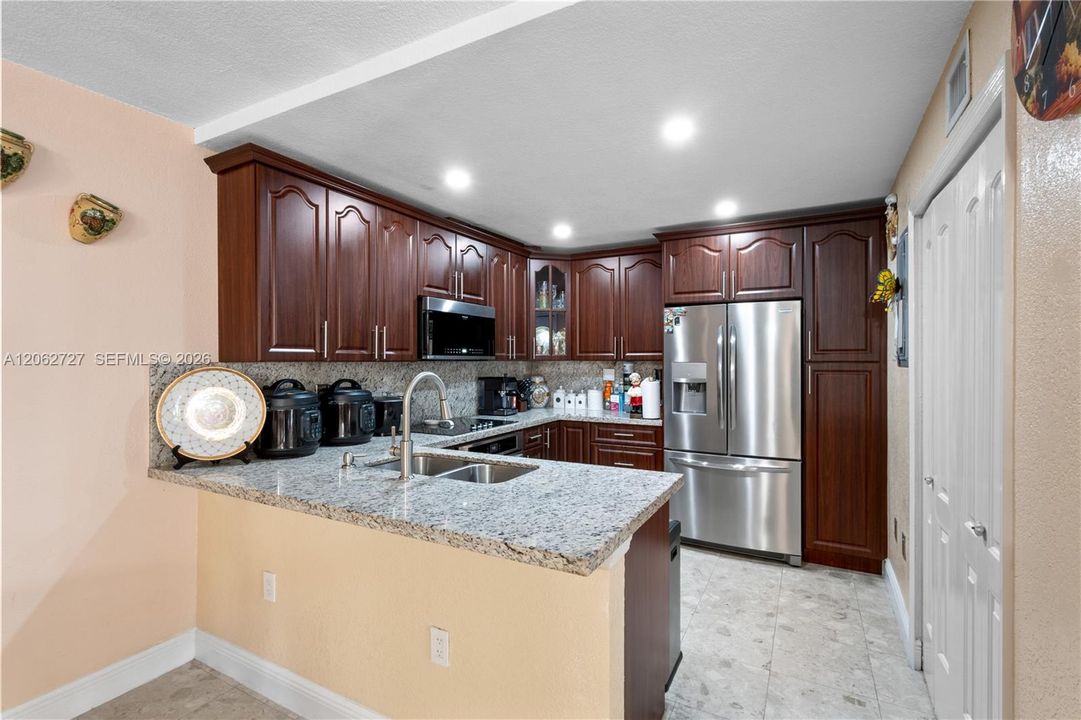 На продажу: $365,000 (3 спален, 2 ванн, 1850 Квадратных фут)