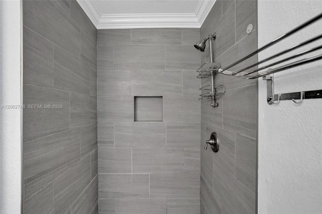 На продажу: $314,900 (2 спален, 2 ванн, 1294 Квадратных фут)