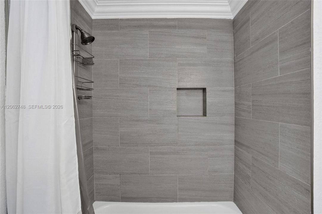 На продажу: $314,900 (2 спален, 2 ванн, 1294 Квадратных фут)