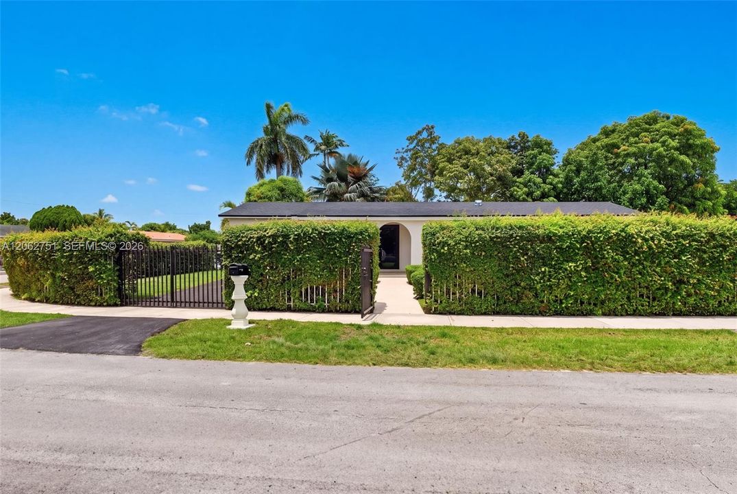 For Sale: $880,000 (3 beds, 2 baths, 1766 Square Feet)