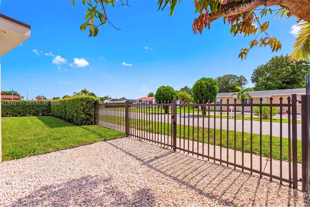 For Sale: $880,000 (3 beds, 2 baths, 1766 Square Feet)