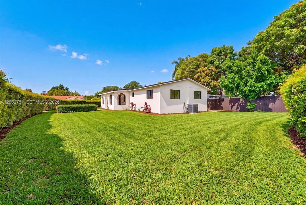 For Sale: $880,000 (3 beds, 2 baths, 1766 Square Feet)