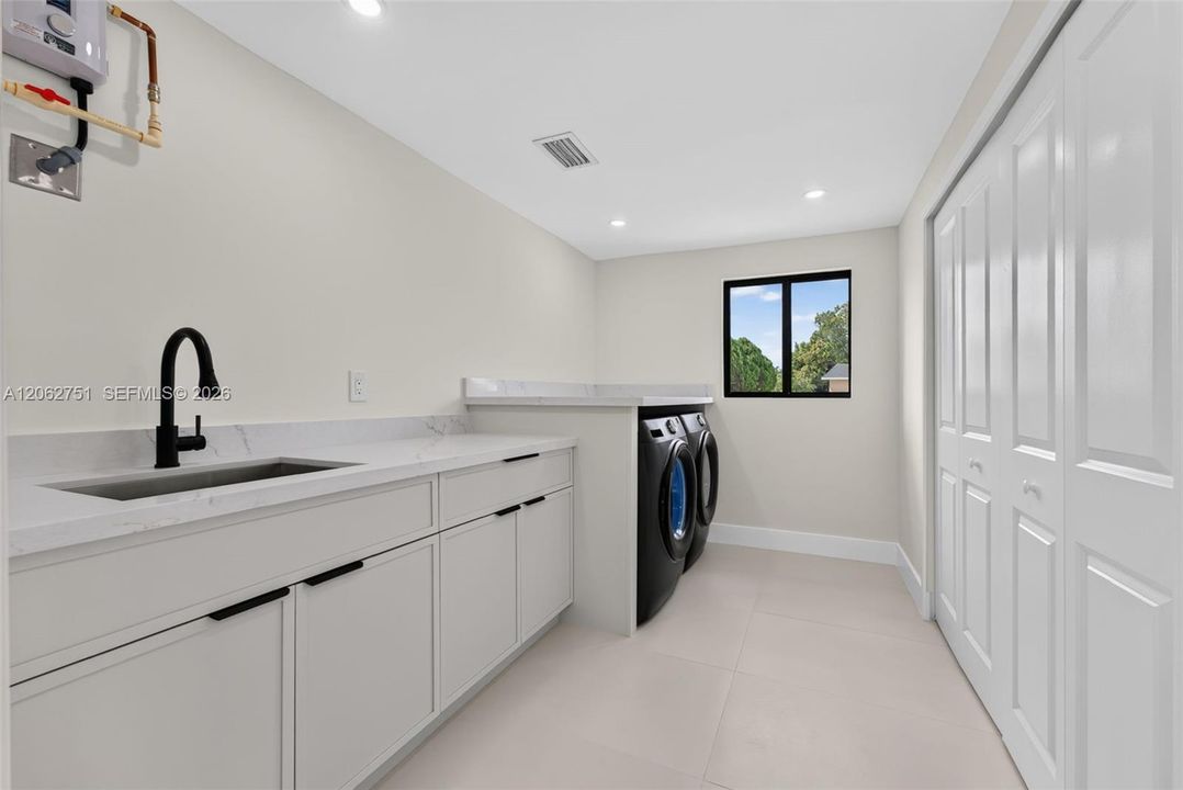 For Sale: $880,000 (3 beds, 2 baths, 1766 Square Feet)