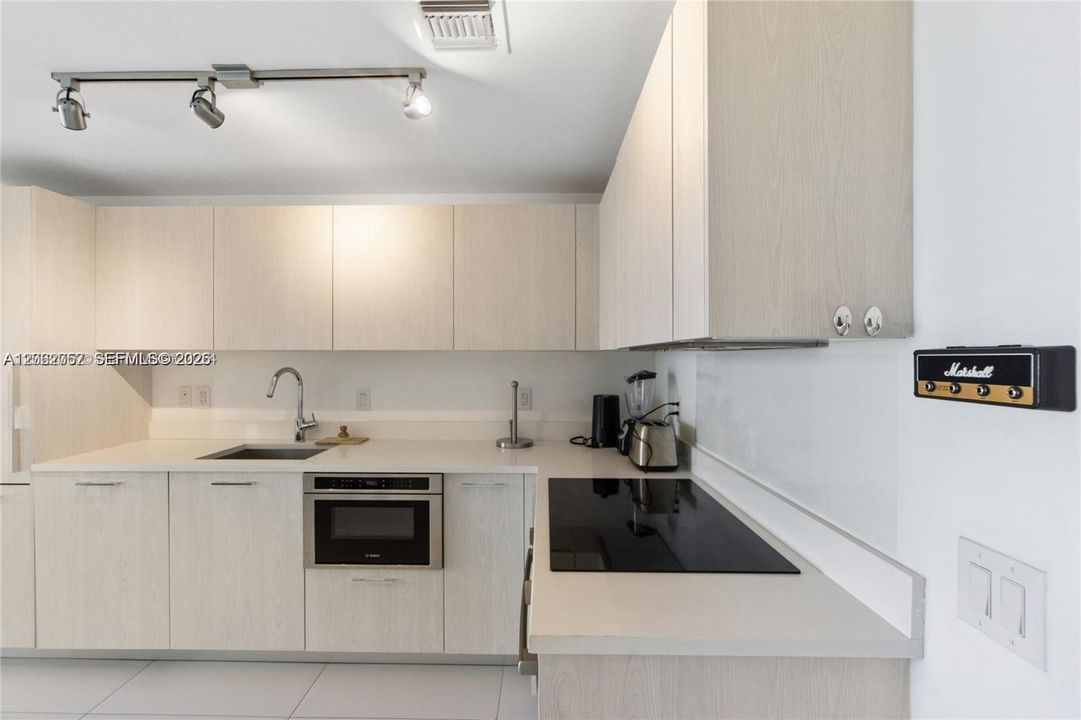 На продажу: $629,000 (2 спален, 2 ванн, 944 Квадратных фут)