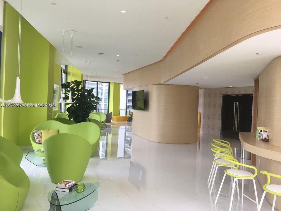 На продажу: $629,000 (2 спален, 2 ванн, 944 Квадратных фут)