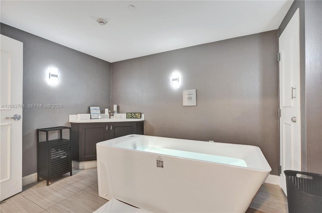For Sale: $2,450,000 (3 beds, 4 baths, 3298 Square Feet)