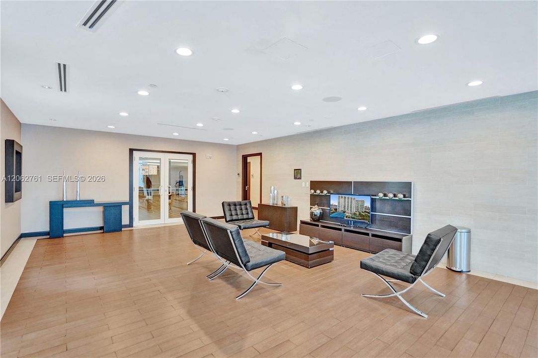 For Sale: $2,450,000 (3 beds, 4 baths, 3298 Square Feet)