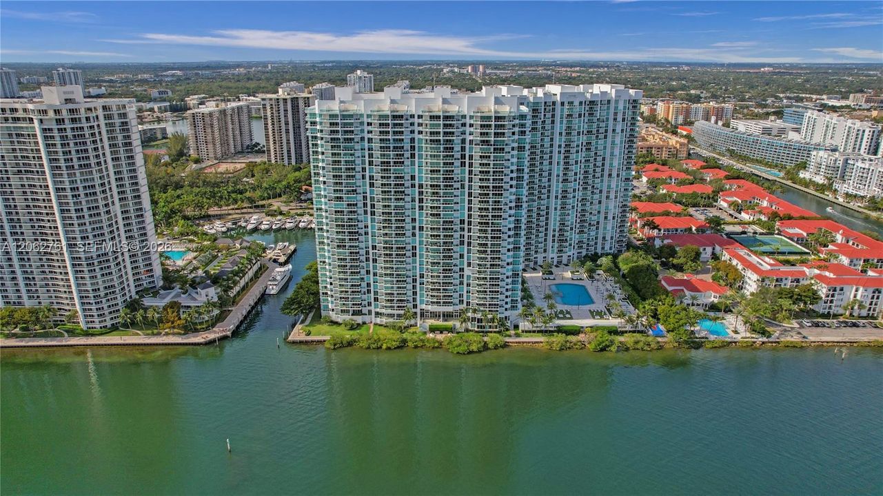 For Sale: $2,450,000 (3 beds, 4 baths, 3298 Square Feet)