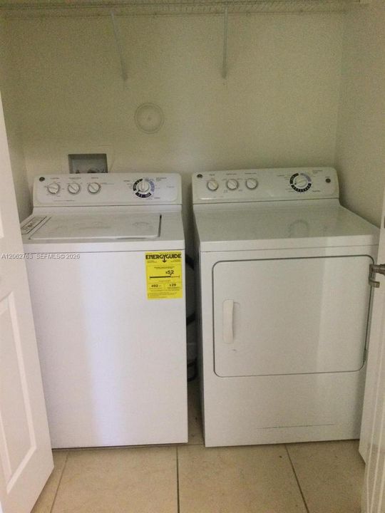 En Renta: $3,150 (4 camas, 3 baños, 1710 Pies cuadrados)