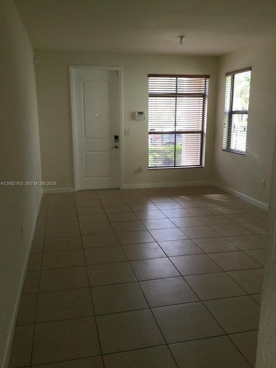 En Renta: $3,150 (4 camas, 3 baños, 1710 Pies cuadrados)