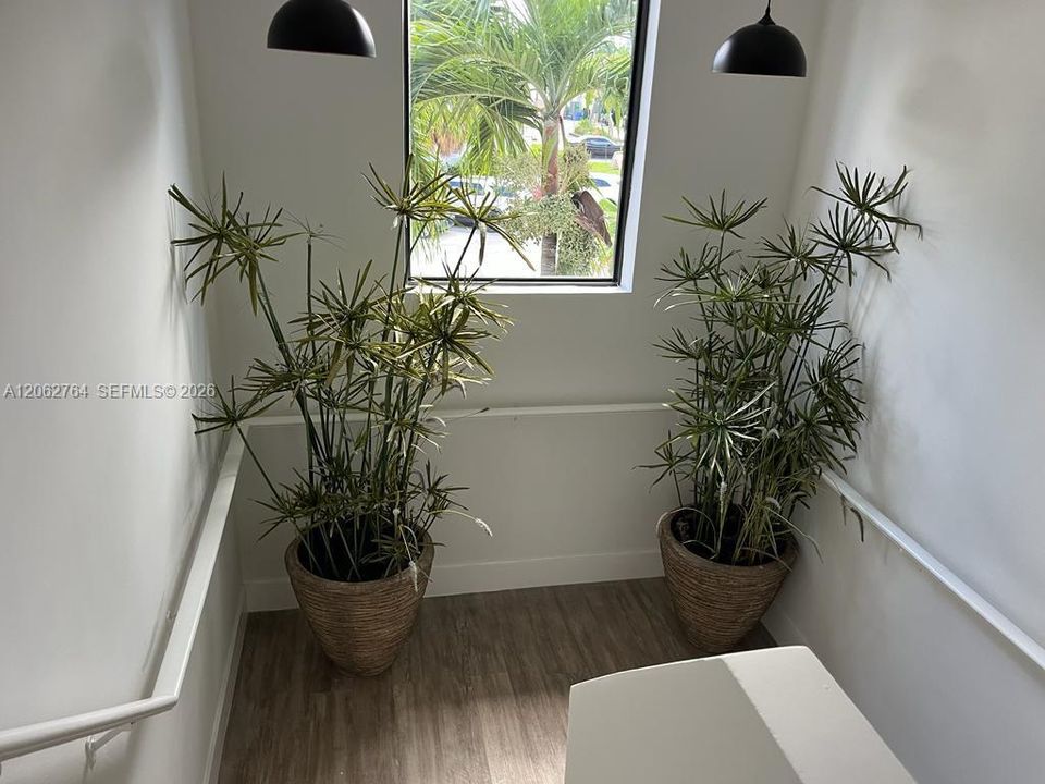 В аренду: $1,600 (0 спален, 1 ванн, 450 Квадратных фут)