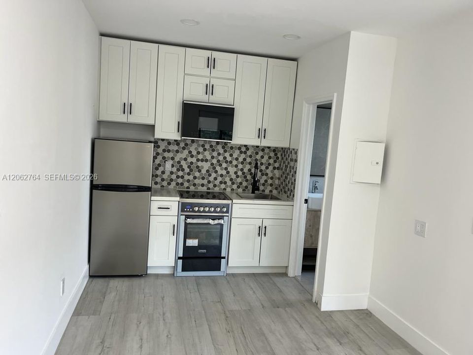 В аренду: $1,600 (0 спален, 1 ванн, 450 Квадратных фут)