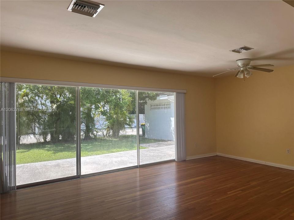 En Renta: $3,998 (4 camas, 3 baños, 3380 Pies cuadrados)