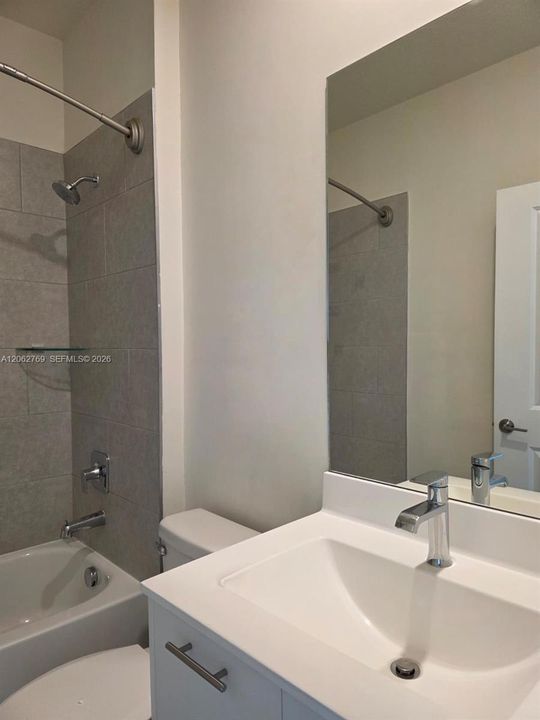 For Rent: $3,600 (3 beds, 2 baths, 1124 Square Feet)
