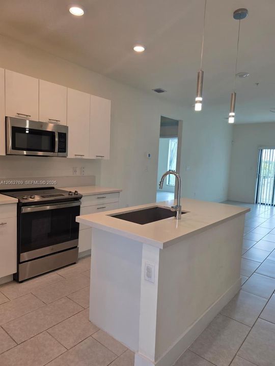 For Rent: $3,600 (3 beds, 2 baths, 1124 Square Feet)