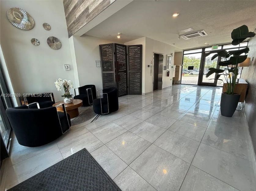 For Rent: $3,600 (3 beds, 2 baths, 1124 Square Feet)