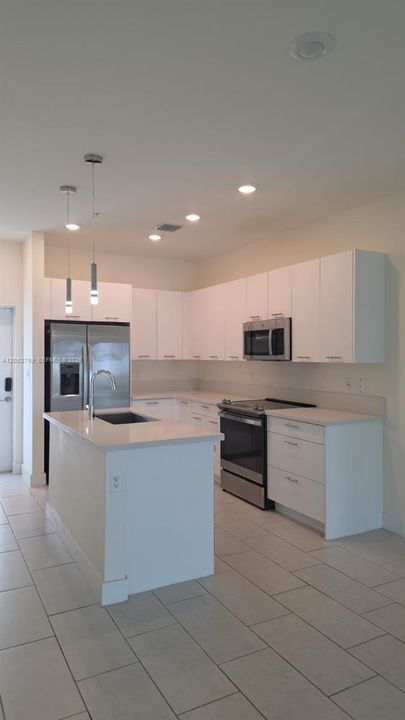 For Rent: $3,600 (3 beds, 2 baths, 1124 Square Feet)