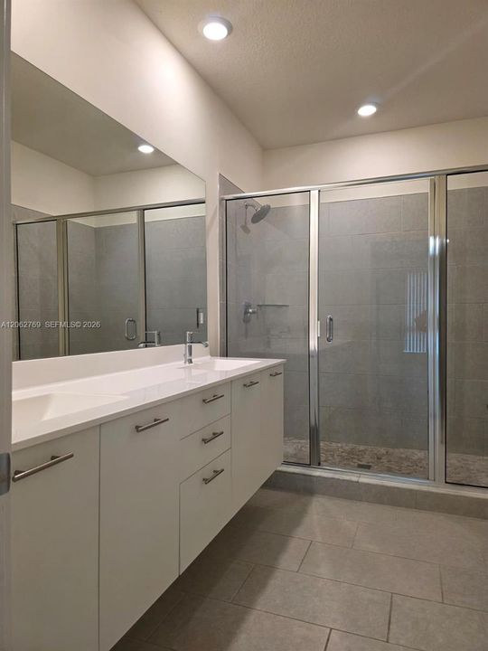 For Rent: $3,600 (3 beds, 2 baths, 1124 Square Feet)