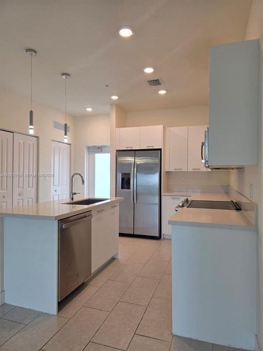 For Rent: $3,600 (3 beds, 2 baths, 1124 Square Feet)