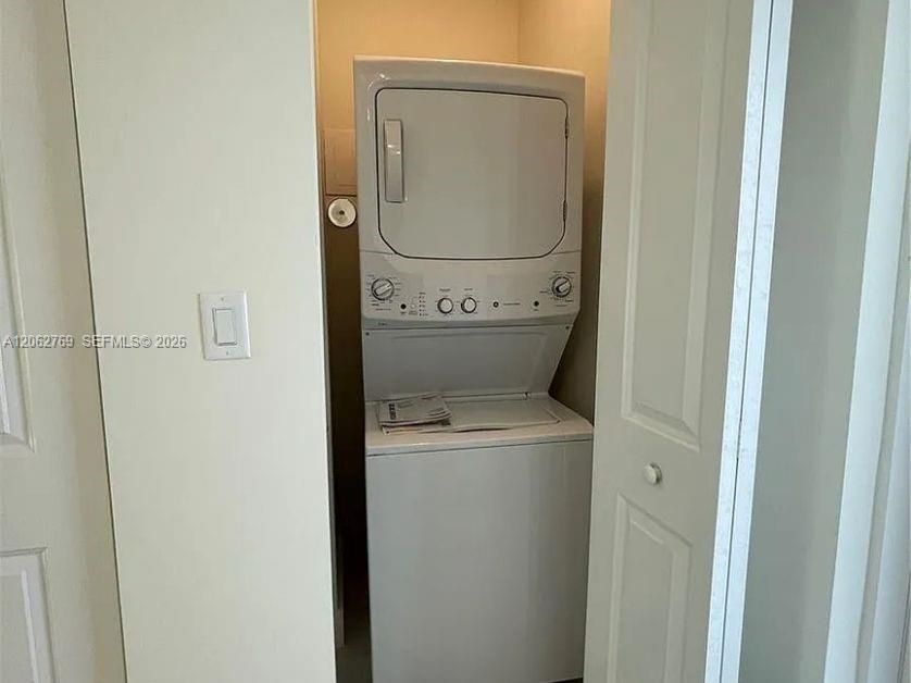 For Rent: $3,600 (3 beds, 2 baths, 1124 Square Feet)