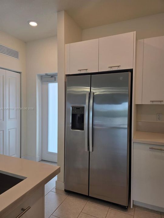 For Rent: $3,600 (3 beds, 2 baths, 1124 Square Feet)