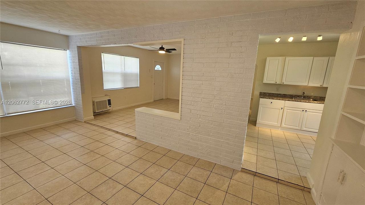 В аренду: $2,500 (3 спален, 1 ванн, 1300 Квадратных фут)