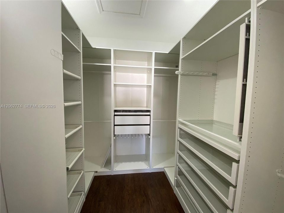 В аренду: $2,599 (3 спален, 3 ванн, 1628 Квадратных фут)