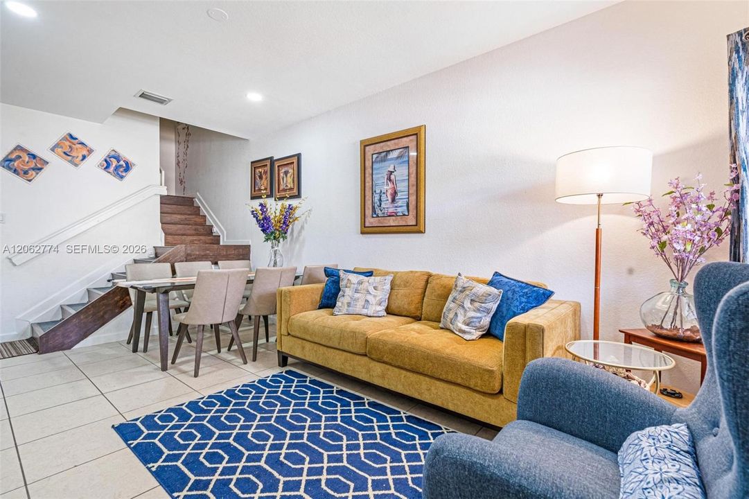 В аренду: $2,599 (3 спален, 3 ванн, 1628 Квадратных фут)
