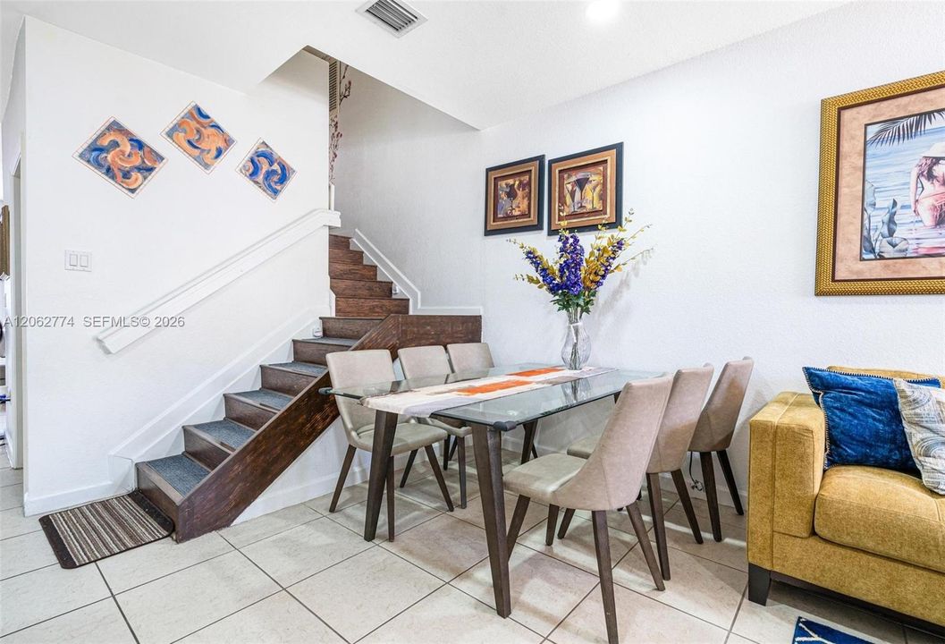 В аренду: $2,599 (3 спален, 3 ванн, 1628 Квадратных фут)