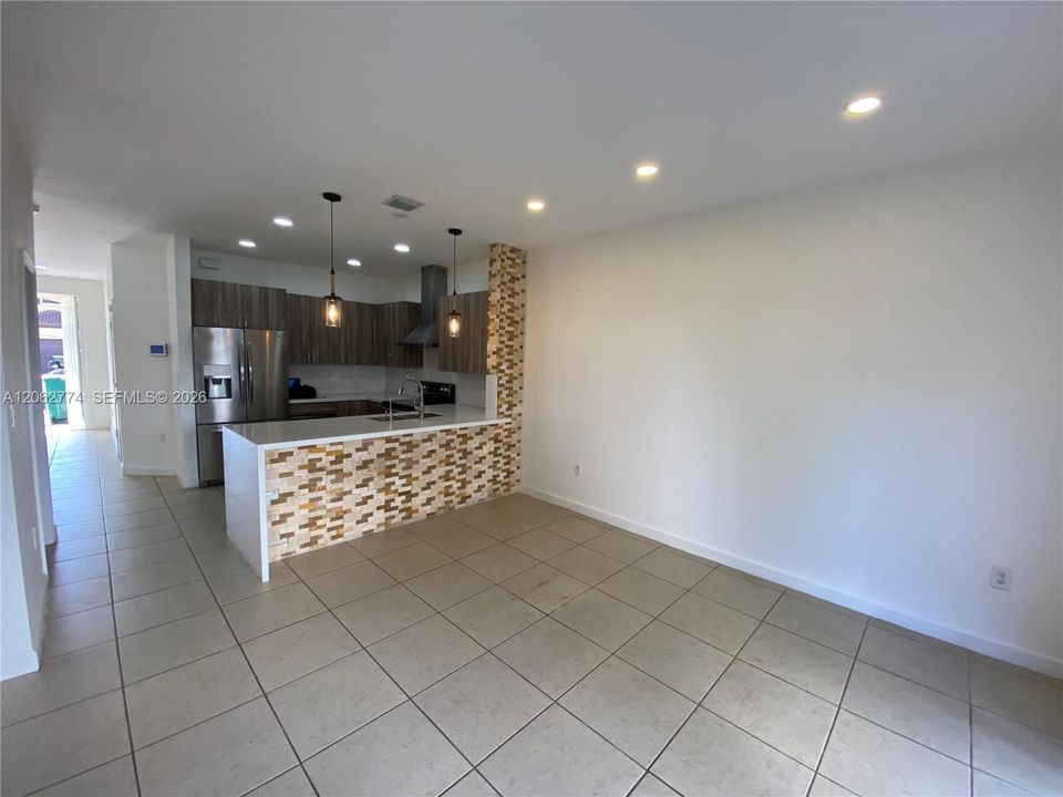 В аренду: $2,599 (3 спален, 3 ванн, 1628 Квадратных фут)