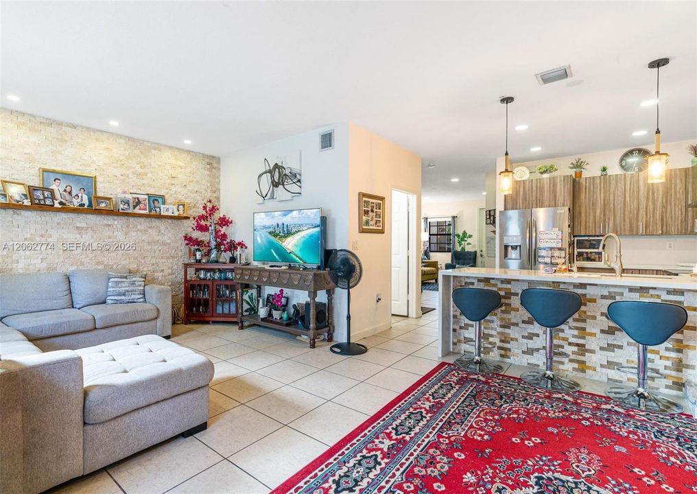 В аренду: $2,599 (3 спален, 3 ванн, 1628 Квадратных фут)