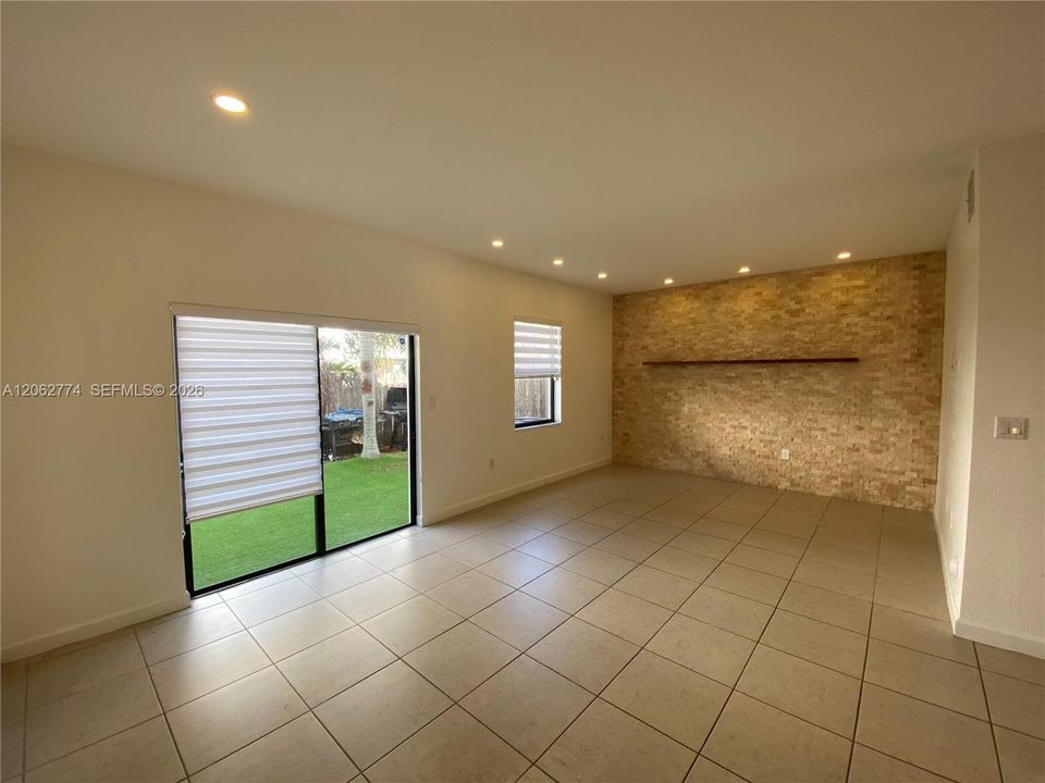 В аренду: $2,599 (3 спален, 3 ванн, 1628 Квадратных фут)
