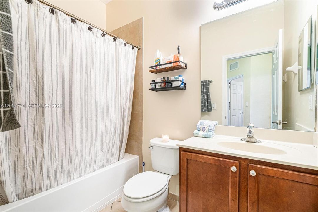 В аренду: $2,599 (3 спален, 3 ванн, 1628 Квадратных фут)