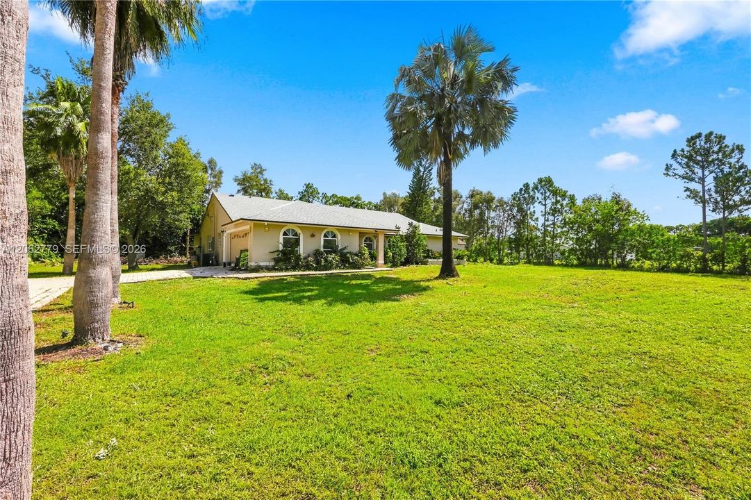 En Venta: $825,000 (4 camas, 2 baños, 2702 Pies cuadrados)